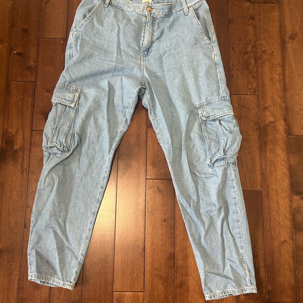 Levi's Woman’s Light Blue Relaxed Cargo Jeans